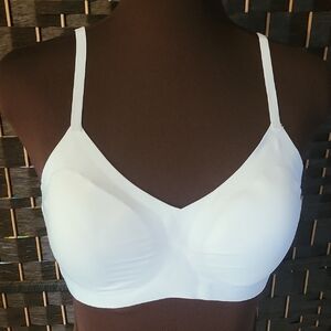 White Seamless V-Neck Bra with Adjustable Straps